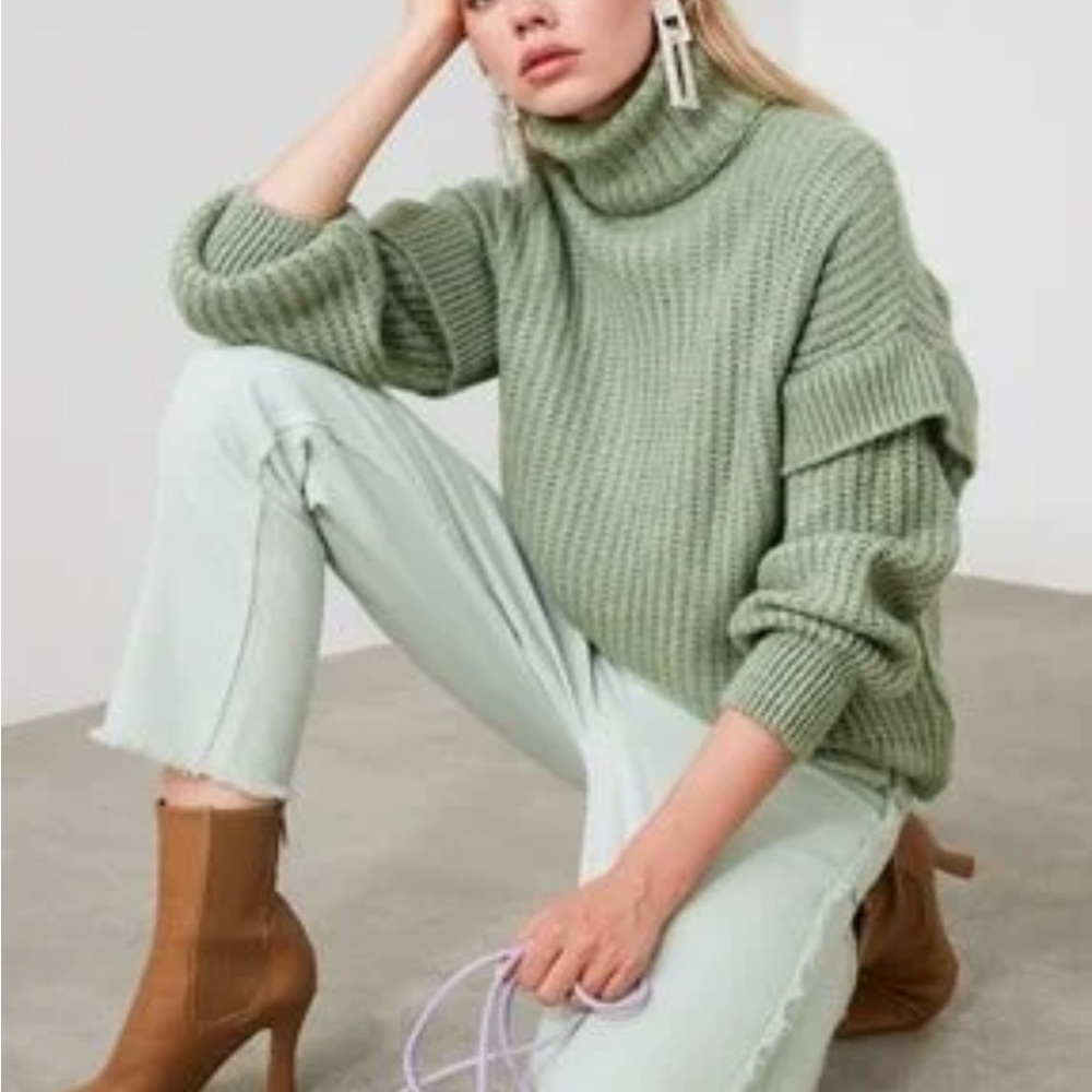 HP! x5✨ Green Turtleneck Knit Sweater